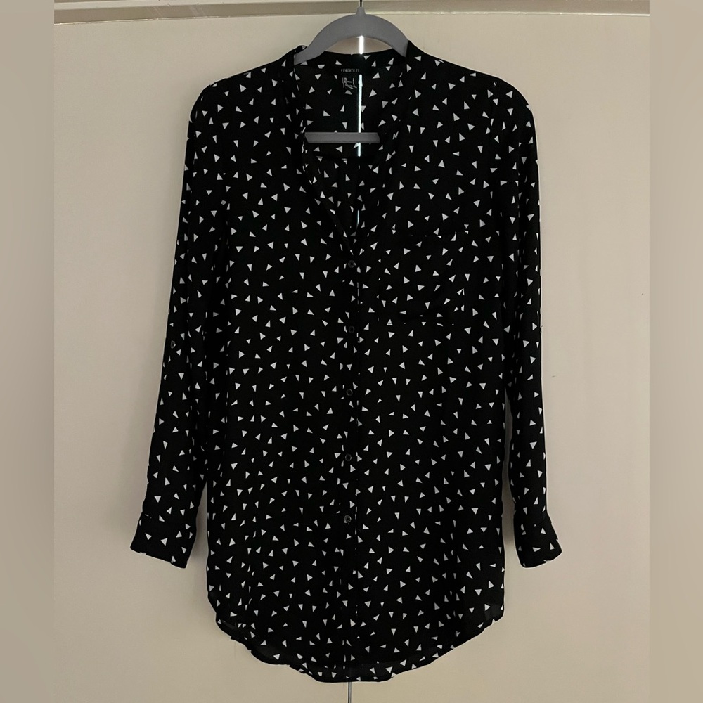 Forever 21 Black and White Geometric Button Down Shirt